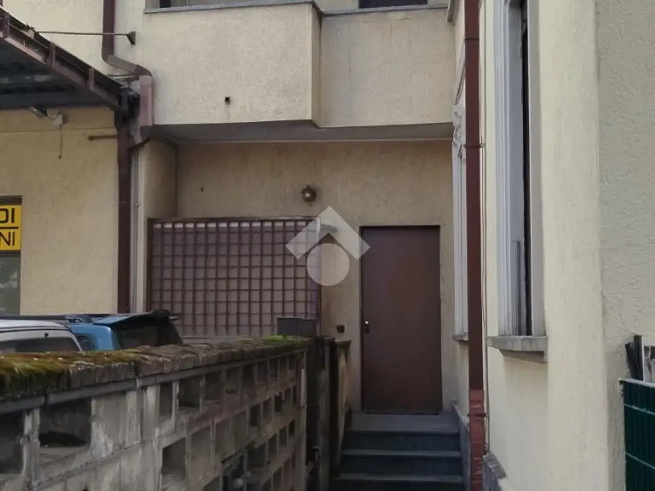 Palazzina commerciale in Viale V Giornate 59, Caronno Pertusella, {3} - Foto 2