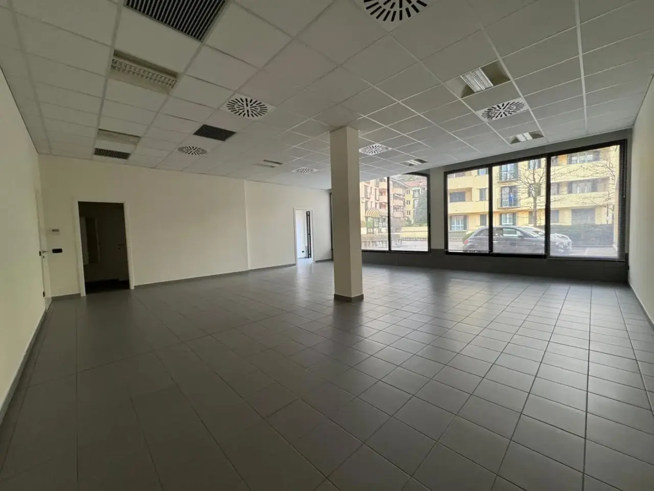 Negozio in Via Solferino 11, Lecco, {3} - Foto 1