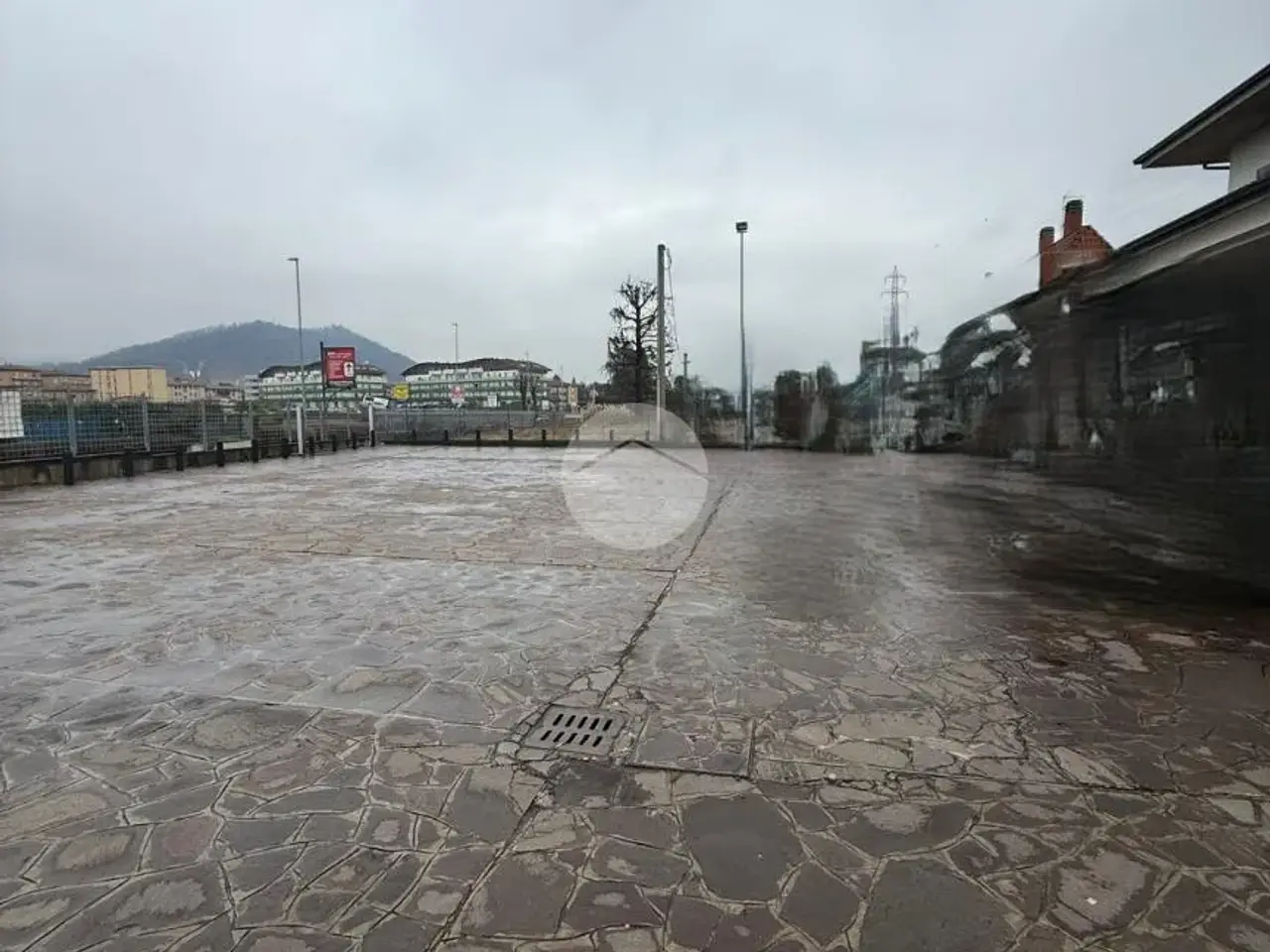 Negozio in Via Tonale, Albano Sant'Alessandro, {3} - Foto 2