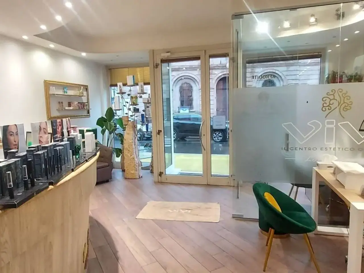 Locale commerciale in Viale Giuseppe Mazzini 27 Cesenatico, Cesenatico, {3} - Foto 1