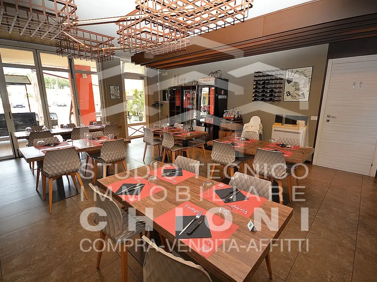 Palazzina commerciale in Piazza De Andrè 6, Montignoso, {3} - Foto 2