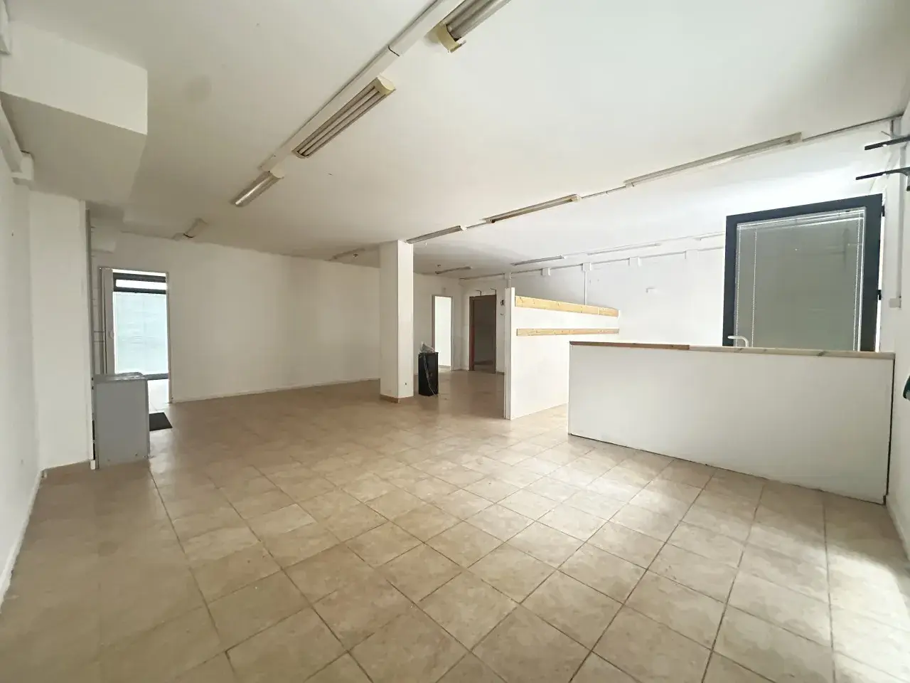 Palazzina commerciale in Via Alberto Sordi 36, Taranto, {3} - Foto 1