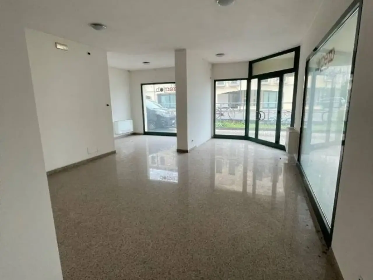 Negozio in Via Giuseppe Mazzini 38, Rosa', {3} - Foto 1