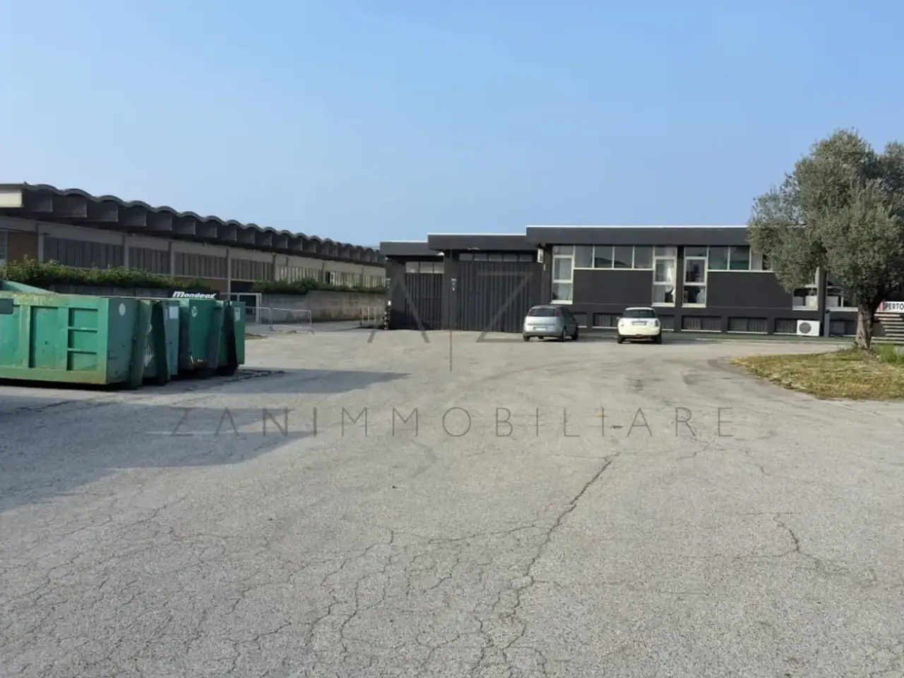 Capannone in Via Montello, Altivole, {3} - Foto 1