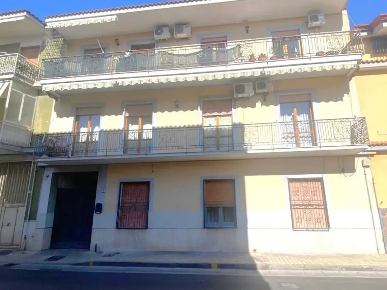 Palazzina commerciale in Viale John Fitzgerald Kennedy 41, Grumo Nevano, {3} - Foto 1