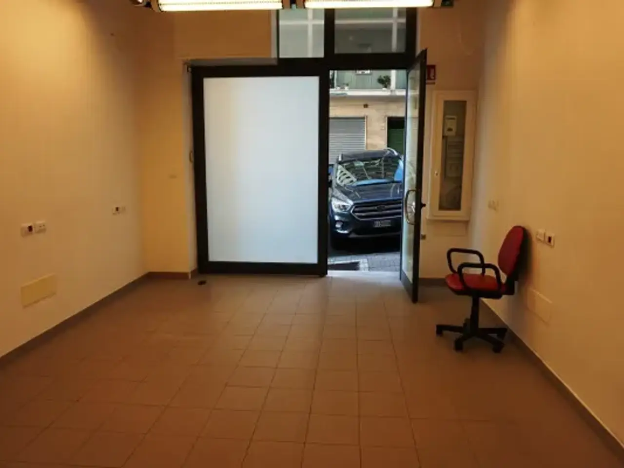 Negozio in Via Bartolomeo Carrea 21r, Genova, {3} - Foto 2
