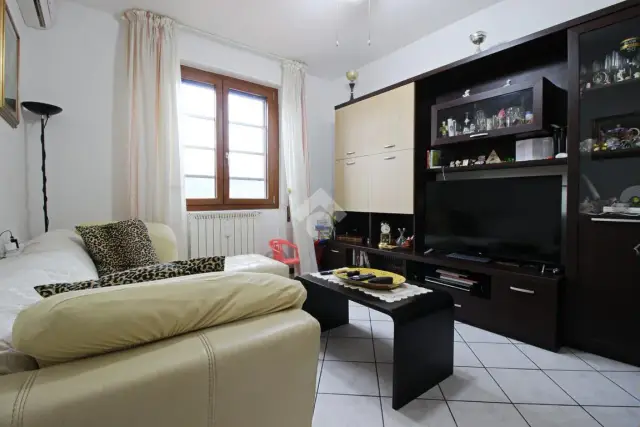 4-room flat in Via Paolo Mantegazza 00, Prato - Photo 1