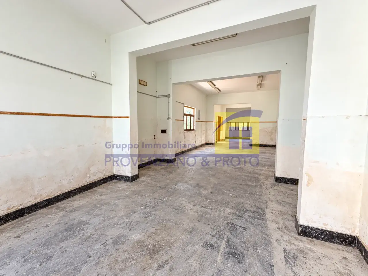 Negozio in Via F. Baracca, Brindisi, {3} - Foto 2