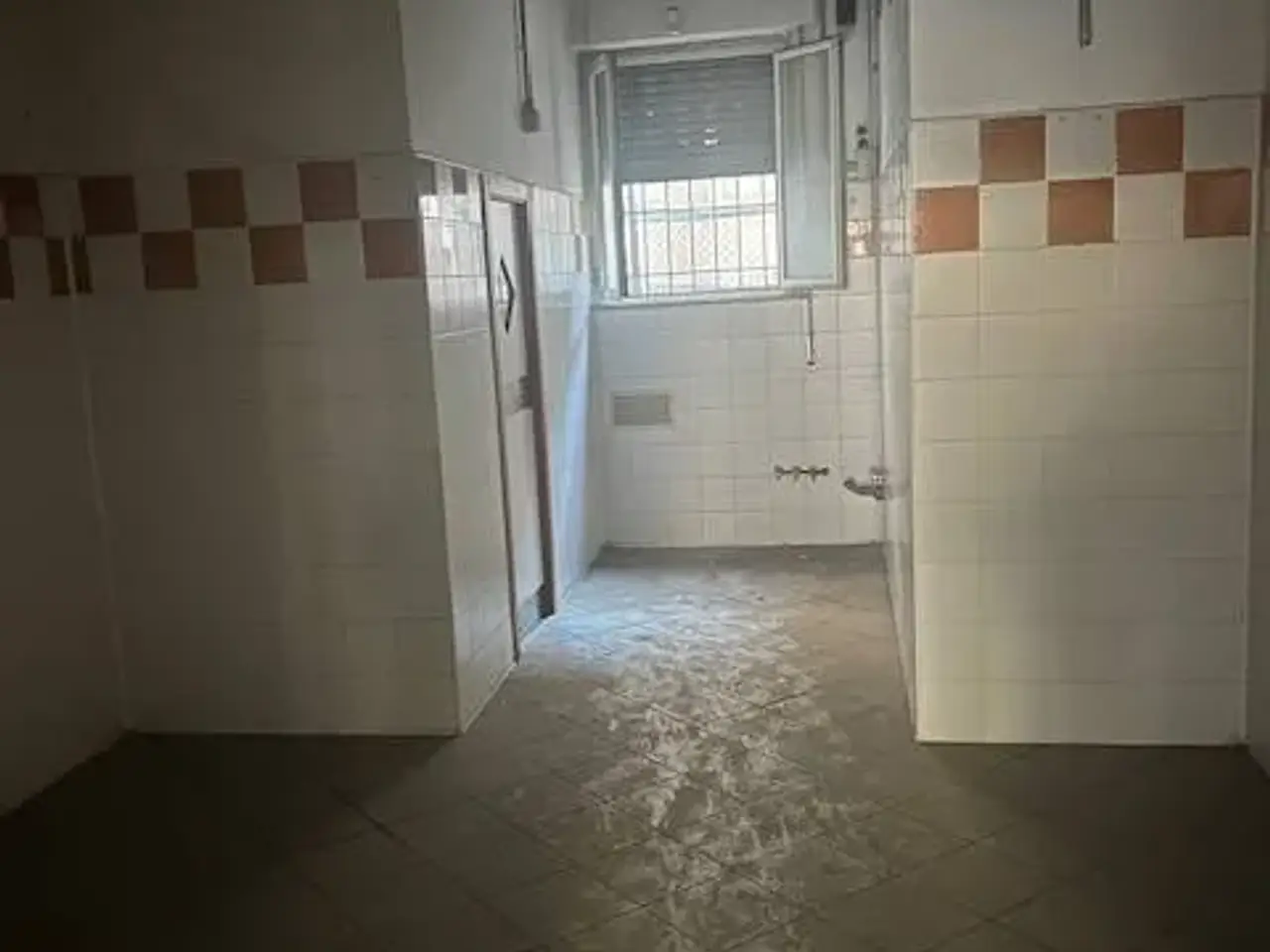 Negozio in Via della Vittoria 9/11, Alba Adriatica, {3} - Planimetria 1