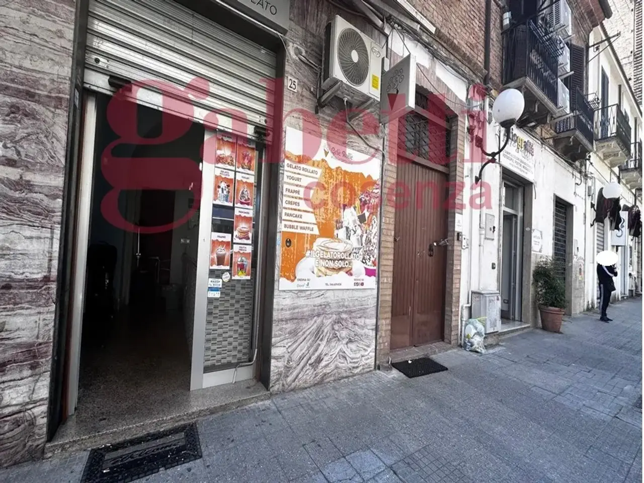 Magazzino in Cosenza Via Piave   25, Cosenza, {3} - Foto 2