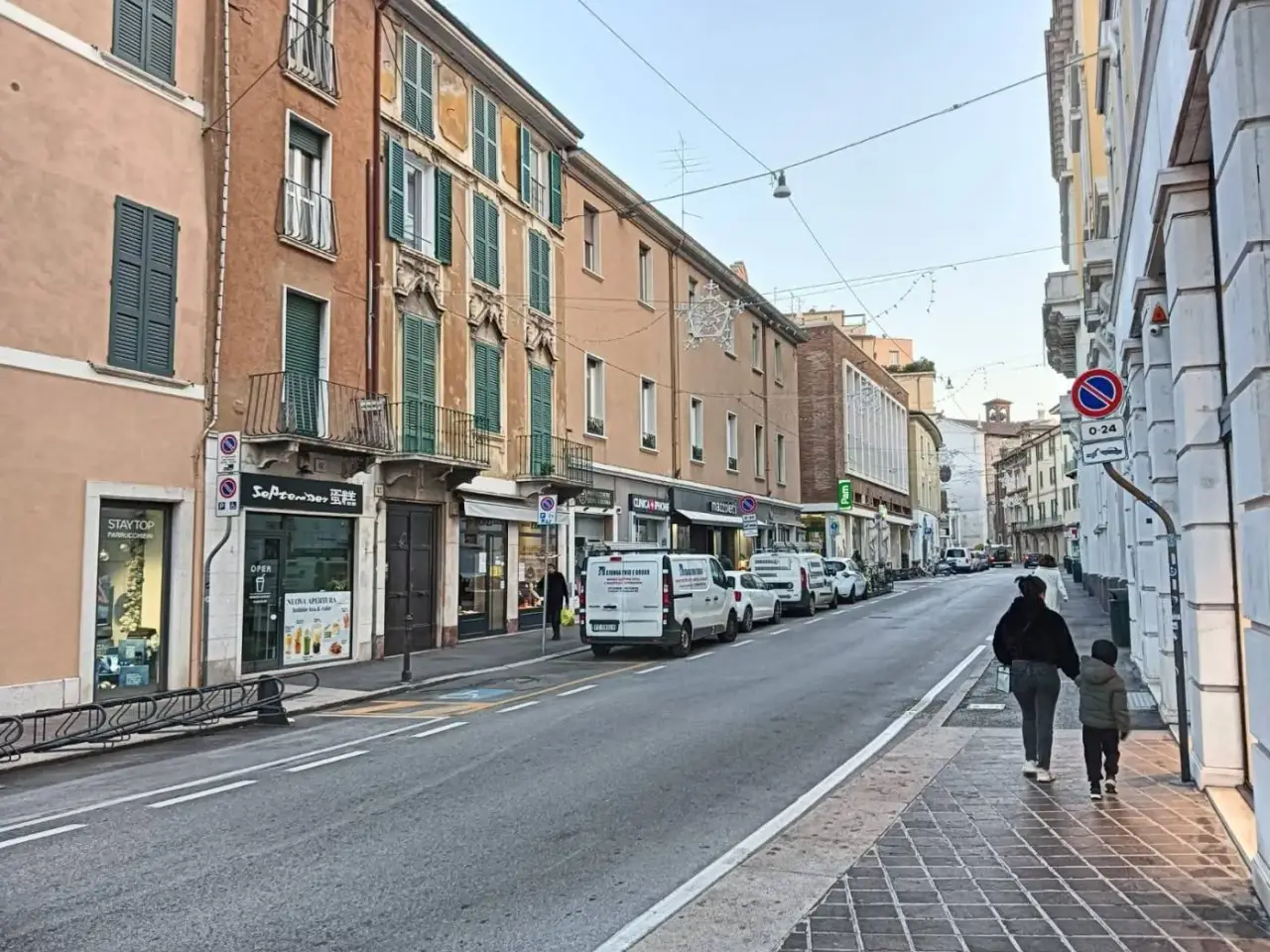 Locale commerciale in Via Fratelli Porcellaga, Brescia, {3} - Foto 1