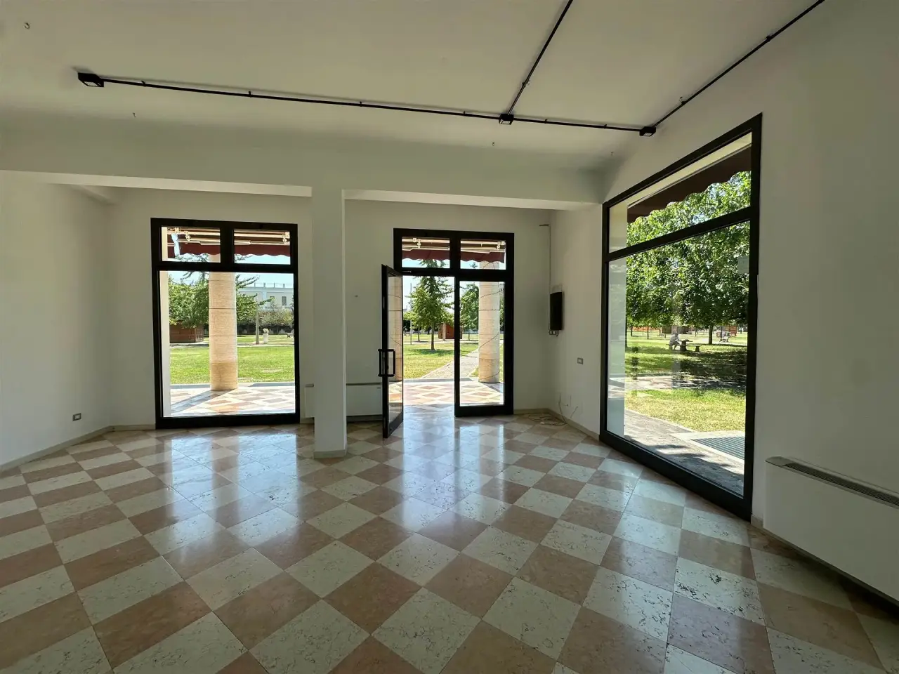 Negozio in Parco Urbano Abano Terme, Abano Terme, {3} - Foto 2
