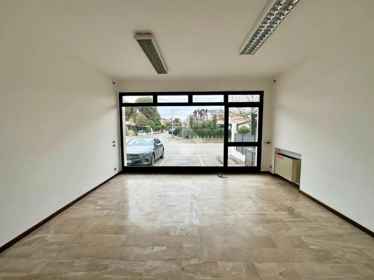 Negozio in Via Pietro Damini 1, Castelfranco Veneto, {3} - Foto 1