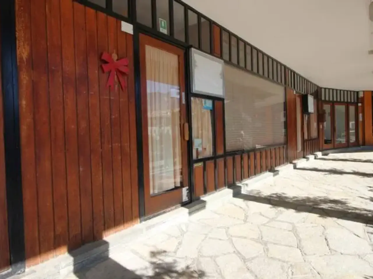 Locale commerciale in Piazza Fraiteve, 10058 Sestriere To, Italia, Sestriere, {3} - Foto 2
