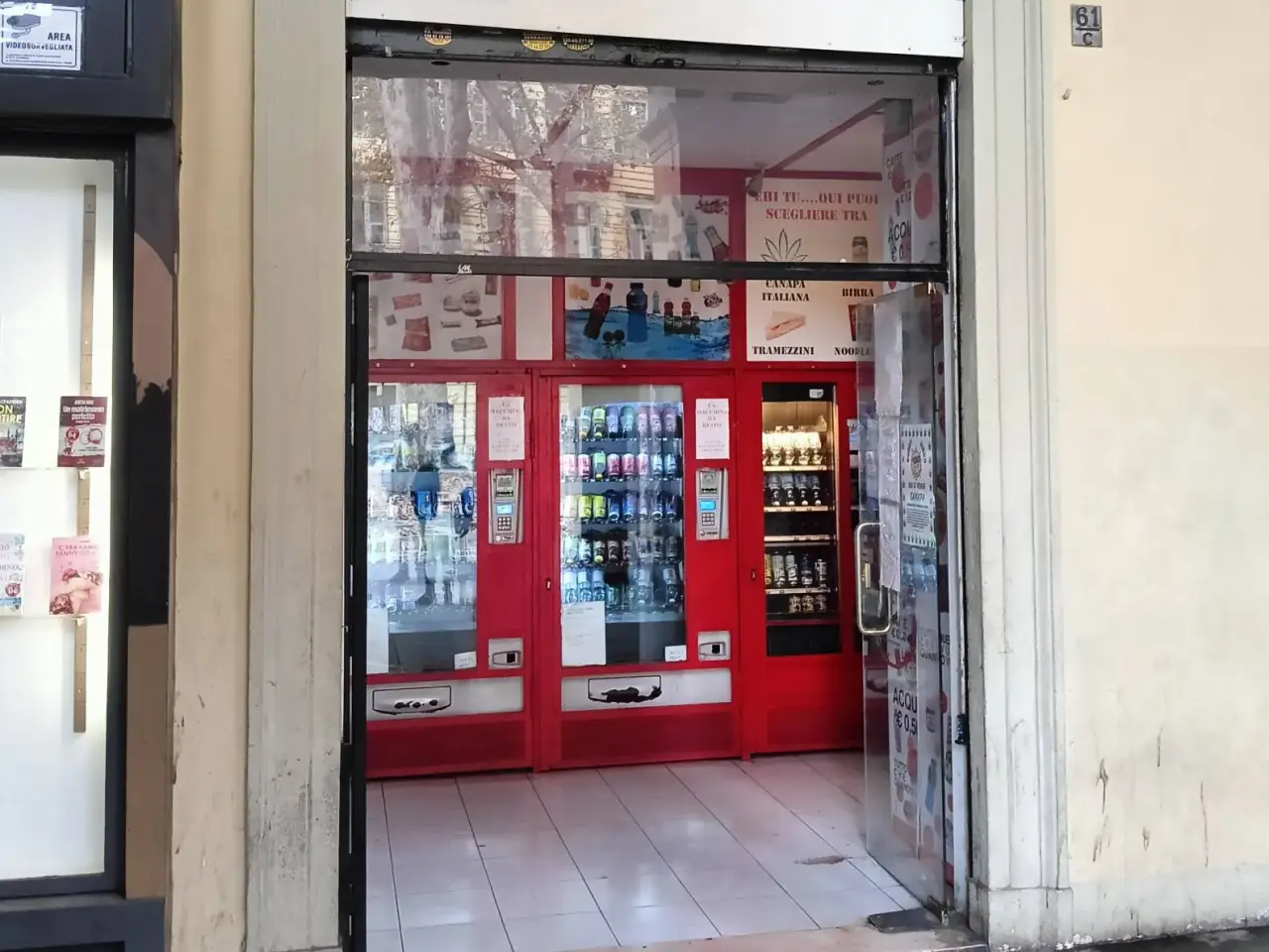 Esercizio commerciale in Corso Vittorio Emanuele II 61, Torino, {3} - Foto 1