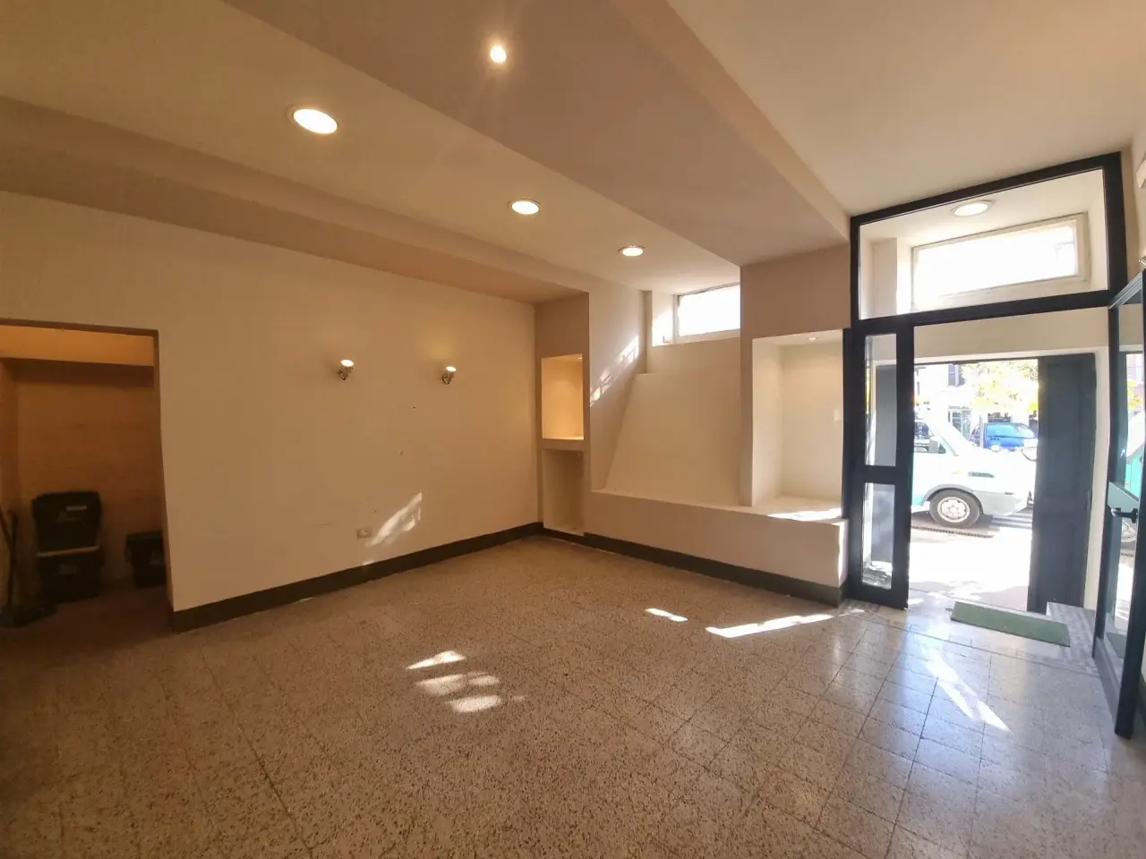 Negozio in Piazza Martiri della Liberta, Poggio Mirteto, {3} - Foto 1