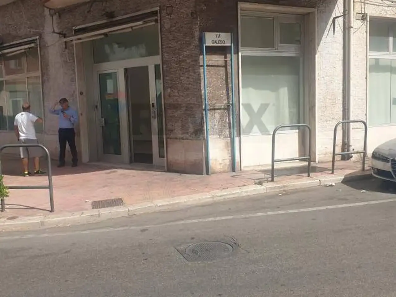 Negozio in Via Galeso 1, Taranto, {3} - Foto 2