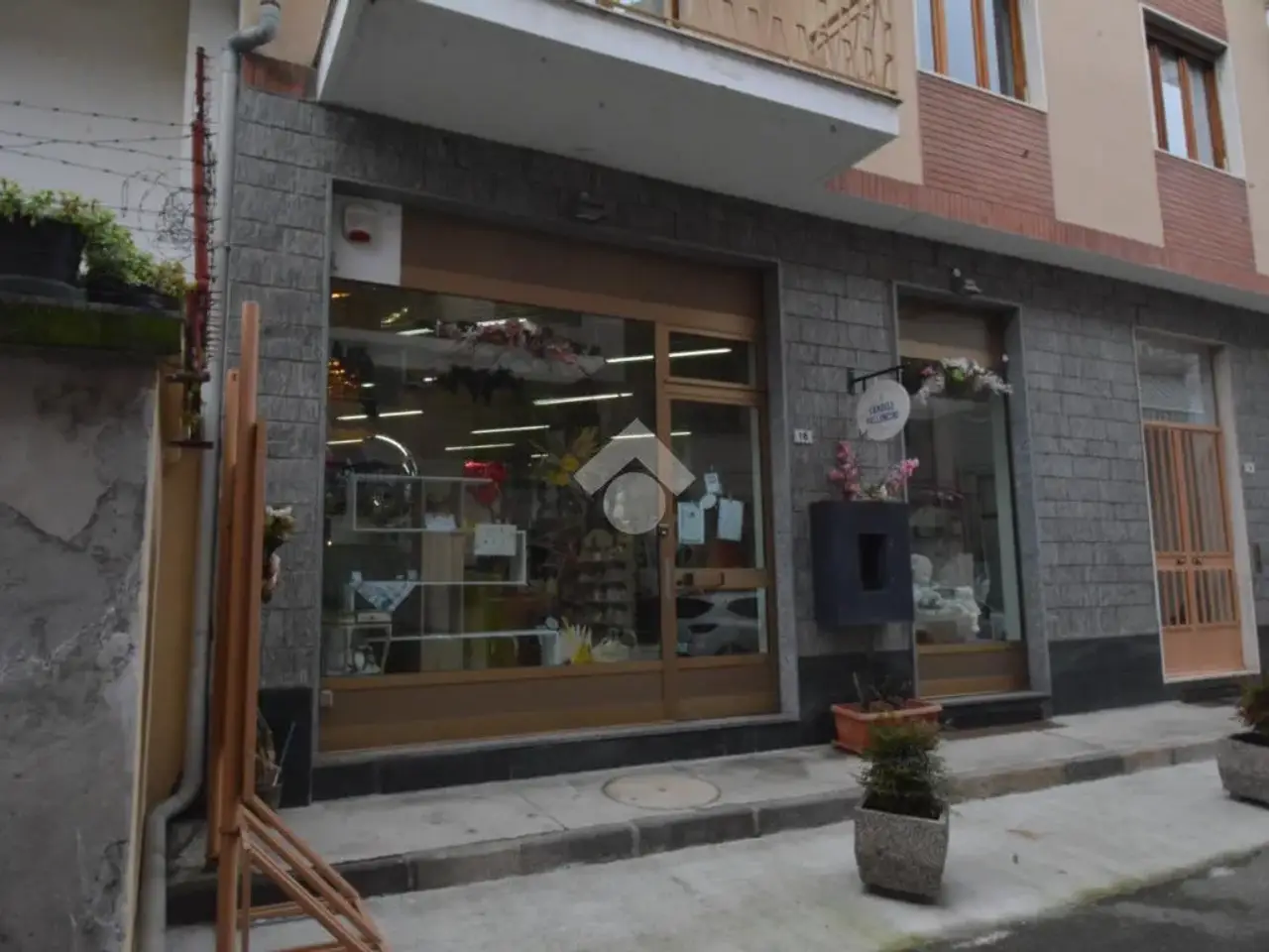 Negozio in Via Martiri della Libertà 16, Leini', {3} - Foto 1