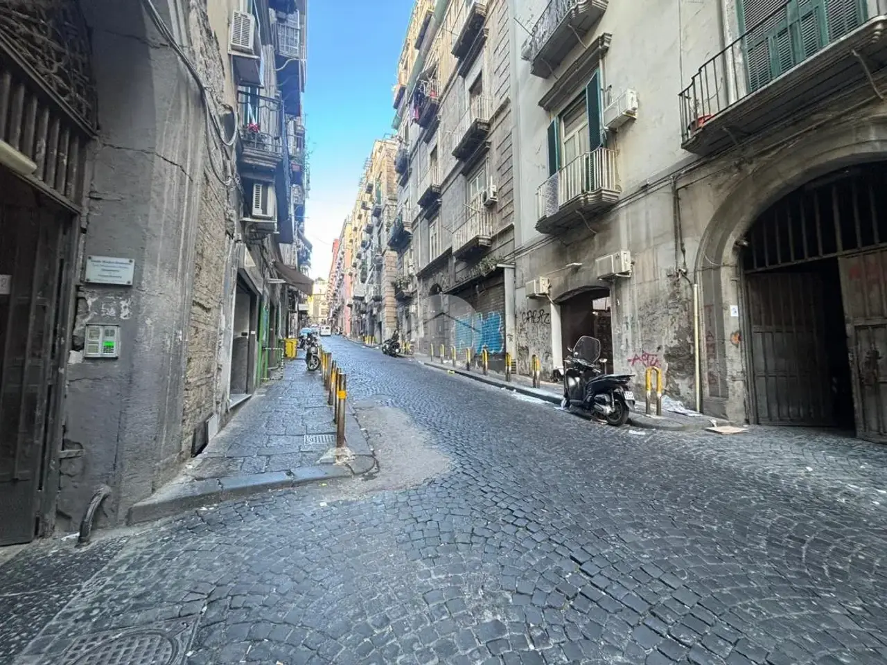 Magazzino in Via Francesco Girardi 26, Napoli, {3} - Foto 2