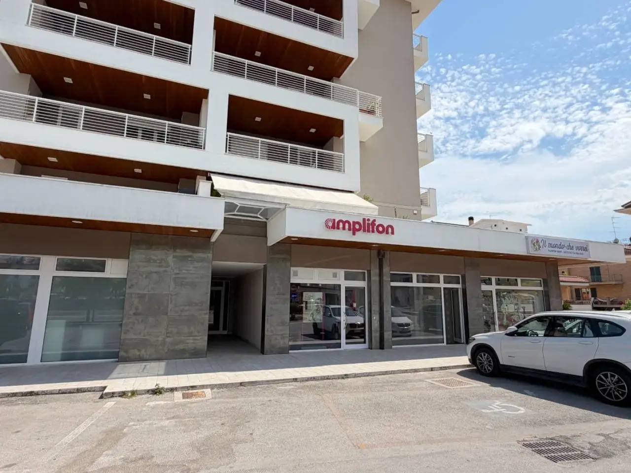 Negozio in Viale Alcide De Gasperi 23/a, Monteprandone, {3} - Foto 1