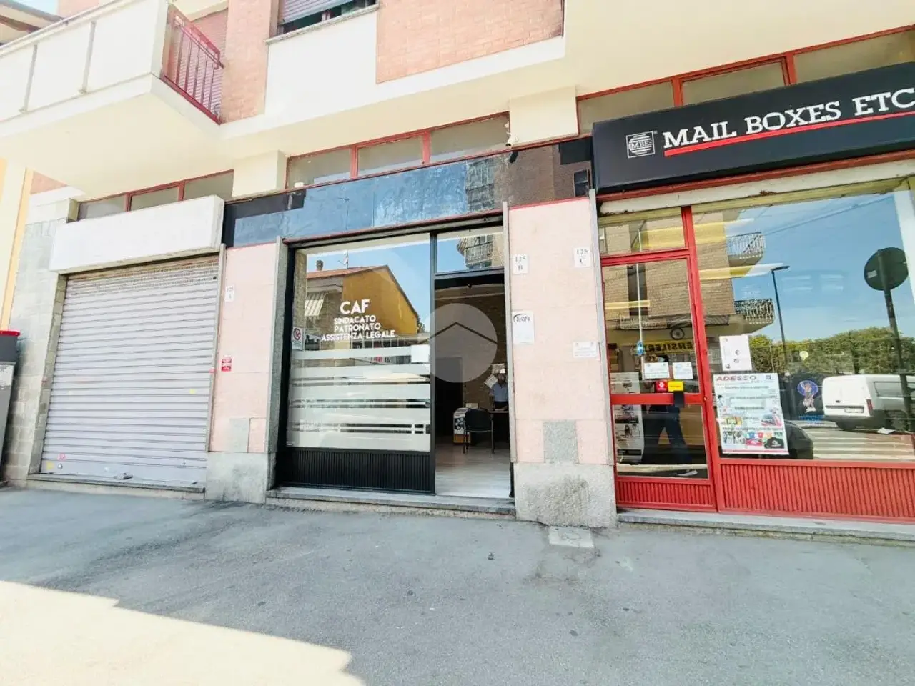 Negozio in Piazza Nazario Sauro 18, Torino, {3} - Foto 1