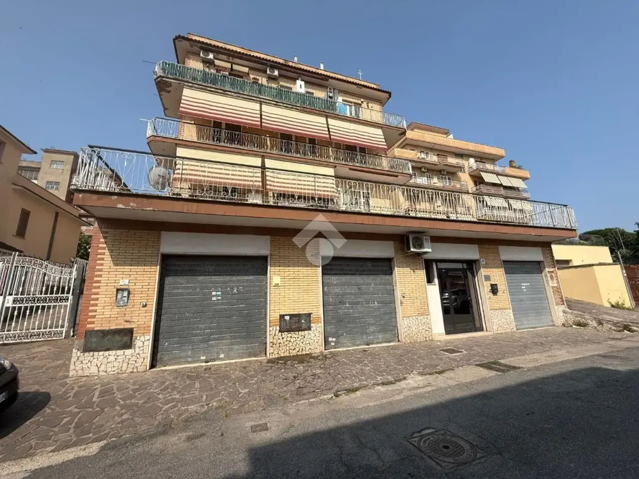 Negozio in Via Bucine 39, Roma, {3} - Foto 1