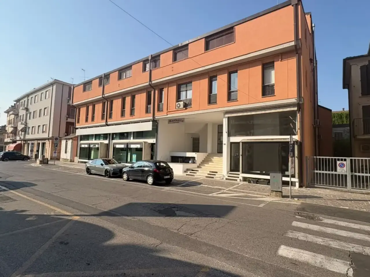 Negozio in Via Vittorio Veneto 10, Ostiglia, {3} - Foto 1