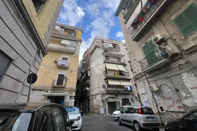 Geschäft in Via Giacomo Savarese 62, Napoli - Foto 1