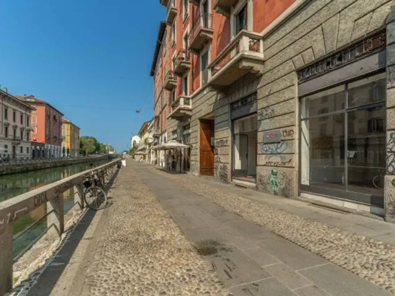 Negozio in Alzaia Naviglio Grande 54, Milano, {3} - Foto 1