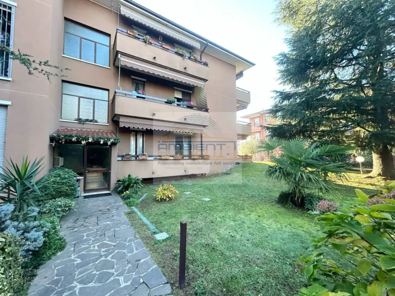 Ufficio condiviso in Via Cesare Pavese 1, Trezzano Rosa, {3} - Foto 1
