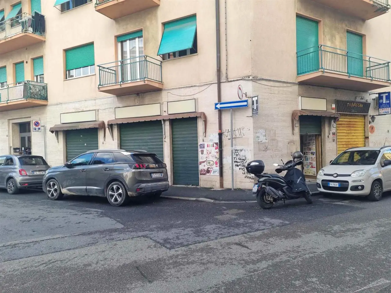 Esercizio commerciale in , Livorno, {3} - Foto 1