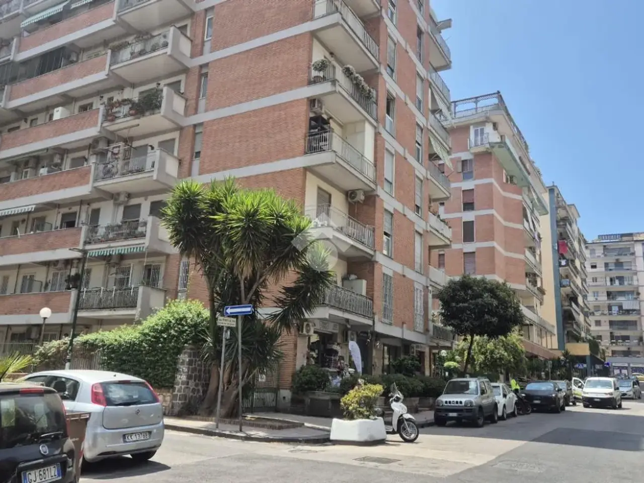 Negozio in Viale dei Pini 40, Napoli, {3} - Foto 2