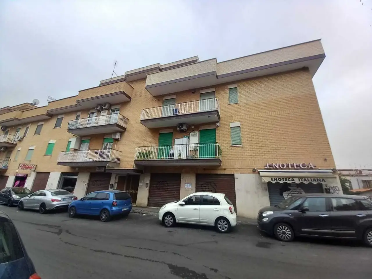 Negozio in Via Imperatore Adriano 24, Tivoli, {3} - Foto 1