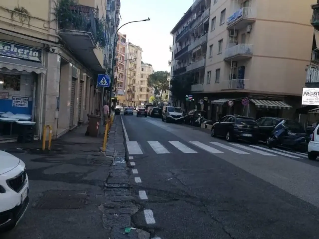 Locale commerciale in Via Pietro Castellino 23, Napoli, Napoli, {3} - Foto 1