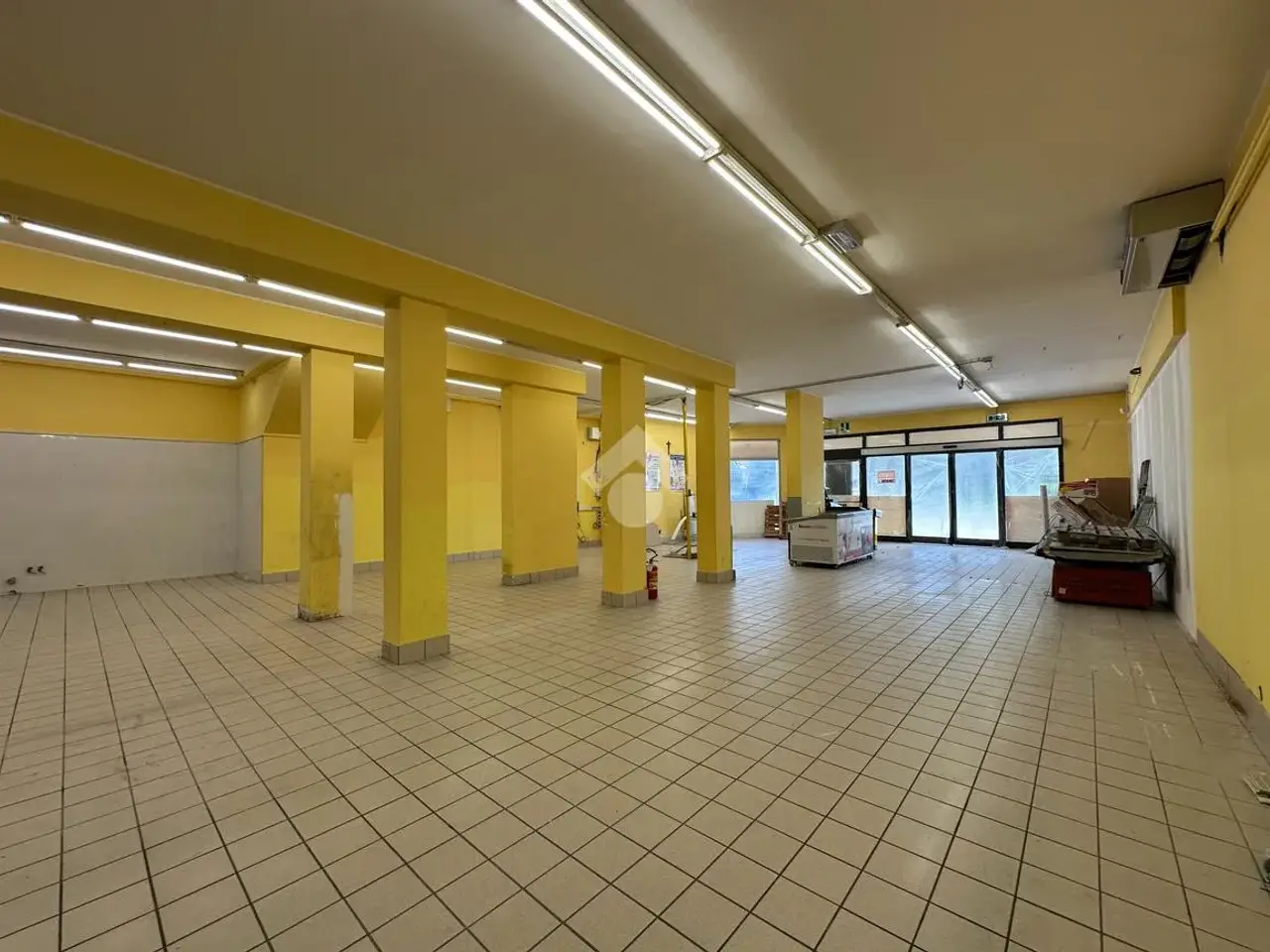 Negozio in Via Antonio Gramsci 15, San Vito Al Tagliamento, {3} - Foto 1
