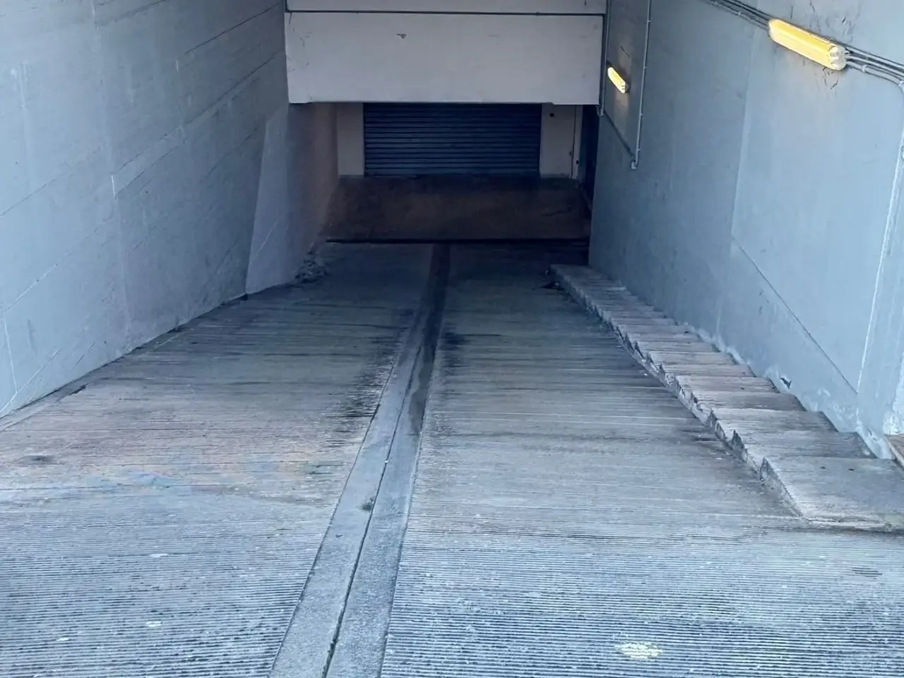 Parcheggio chiuso in Via Vittorio Veneto, Monopoli, {3} - Foto 2