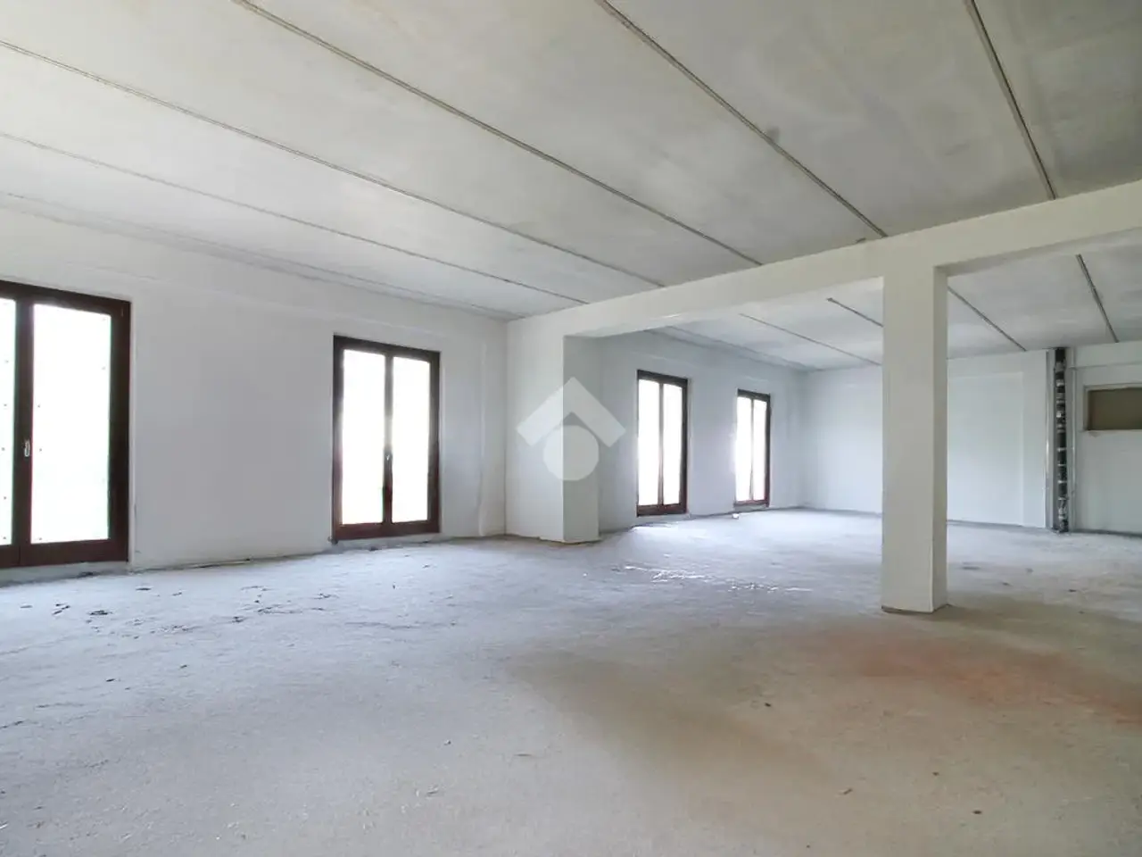 Magazzino in Via Fossaceca 7, Porto San Giorgio, {3} - Foto 1