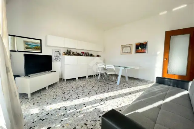 2-room flat in Via Carlo Cattaneo 50, Legnano - Photo 1