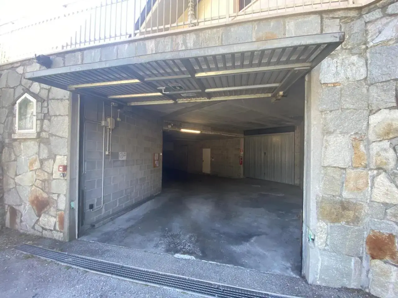Parcheggio chiuso in Via Tornafol, Chatillon, {3} - Foto 1