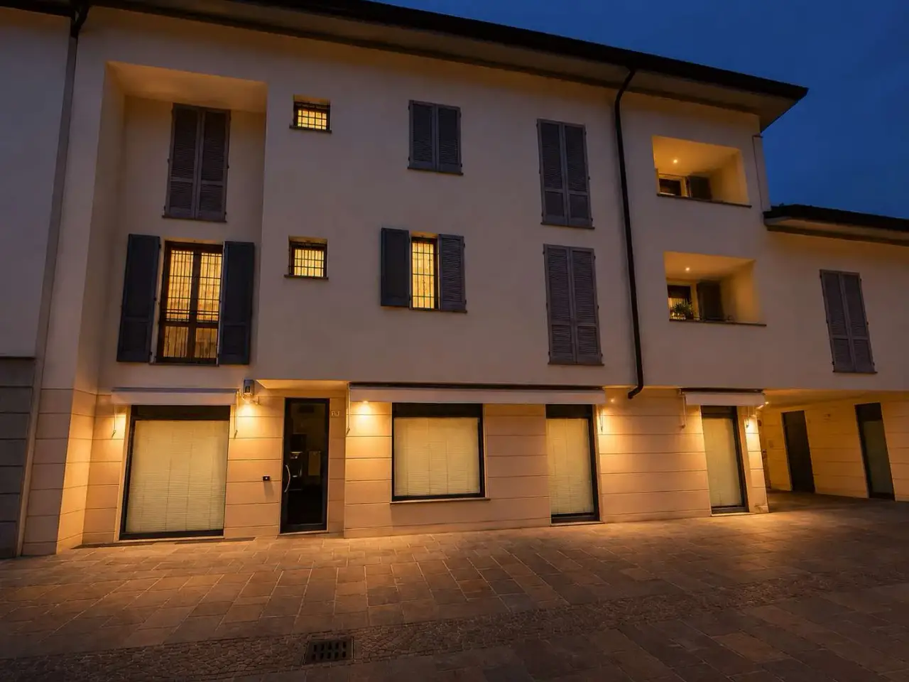 Negozio in Via Bourdillon 18, Cernusco Sul Naviglio, {3} - Foto 1
