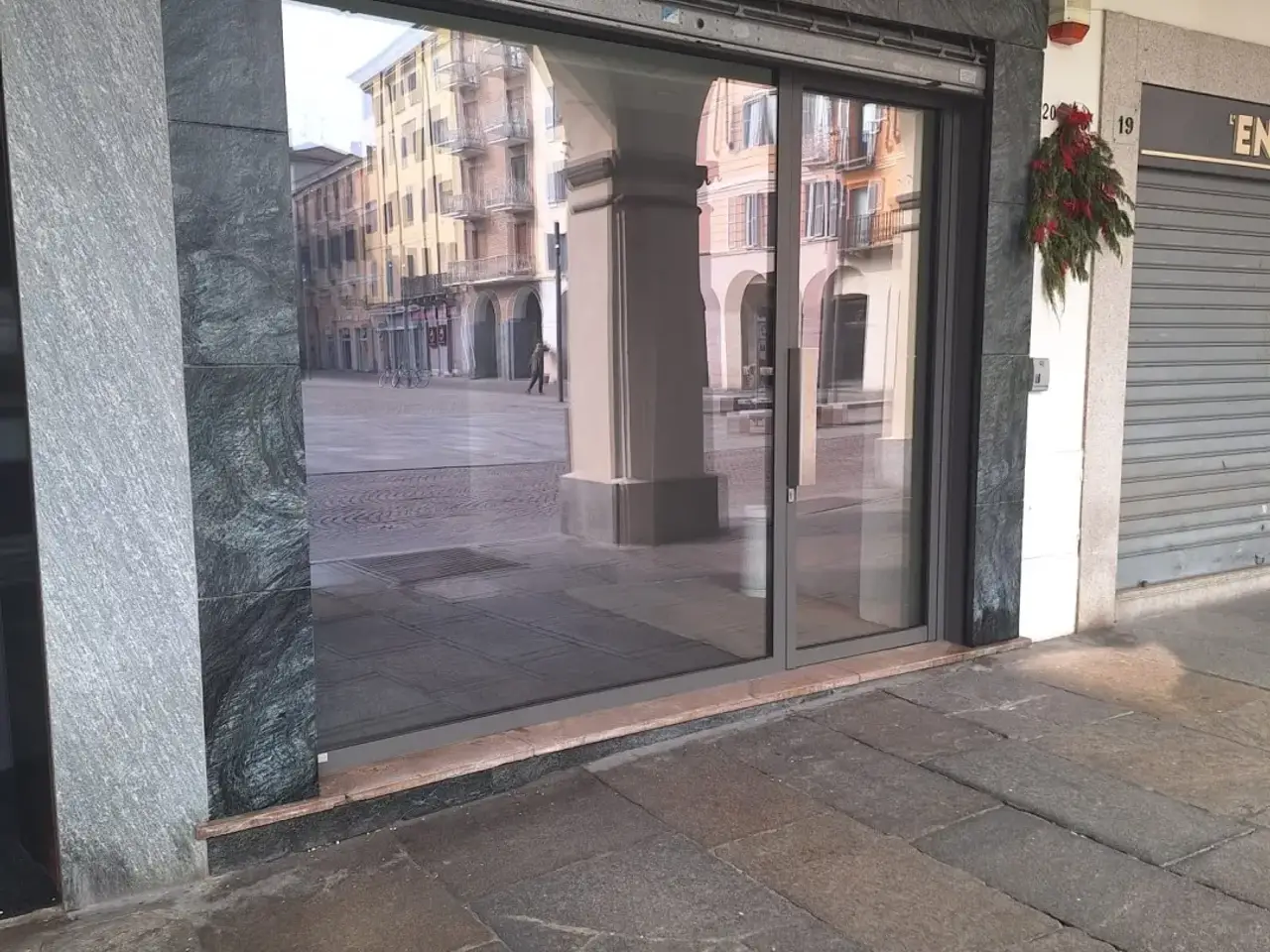 Negozio in Piazza Mazzini 20, Casale Monferrato, {3} - Foto 1