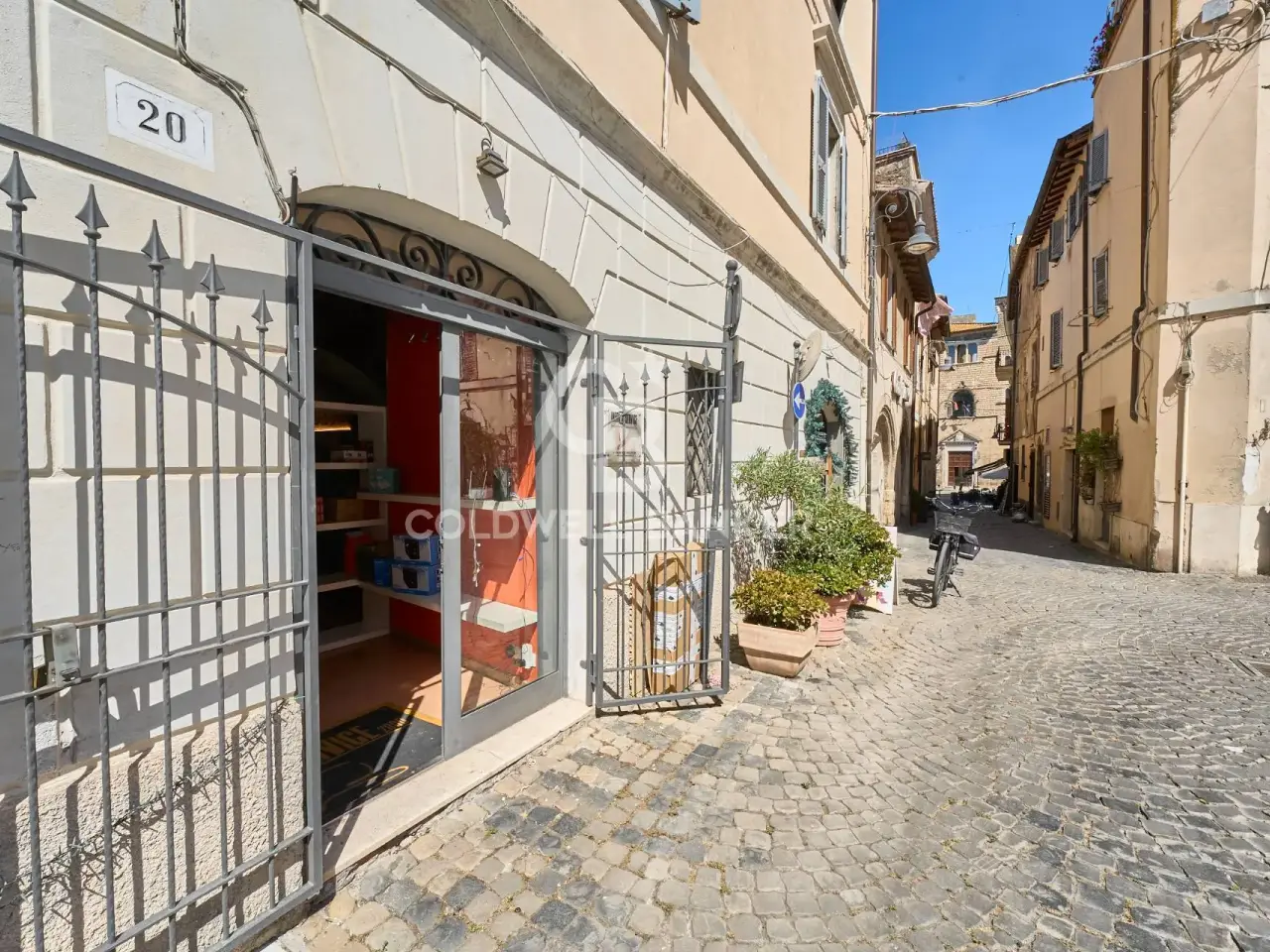 Negozio in Piazza San Giovanni 17, Tarquinia, {3} - Foto 2
