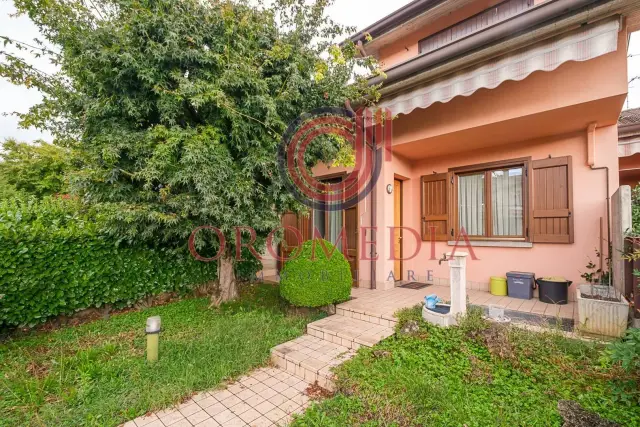 Villa a schiera in Via I Maggio, Ponteranica - Foto 1