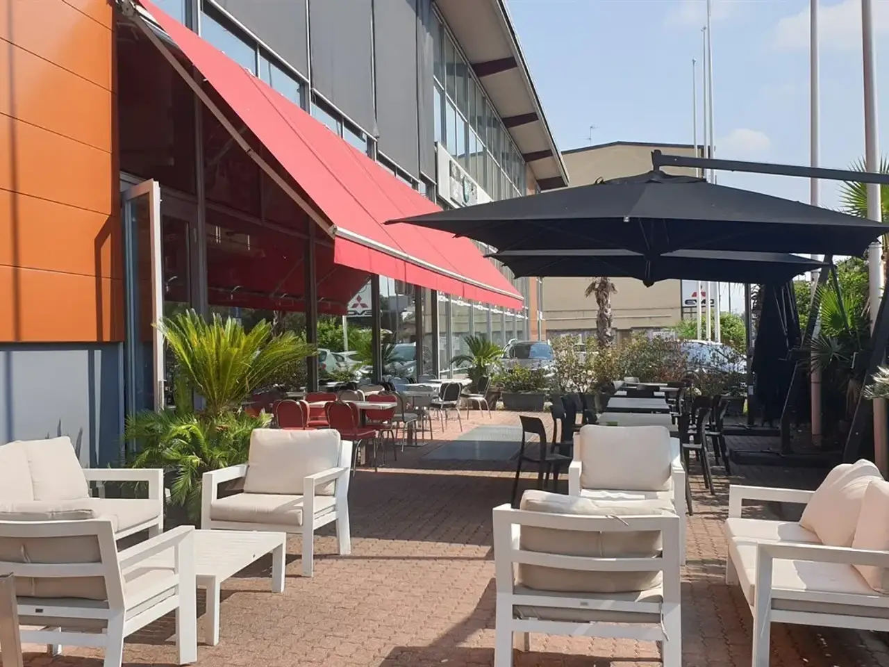 Esercizio commerciale in Via Giovanni Battista Cassinis 33, Milano, {3} - Foto 2