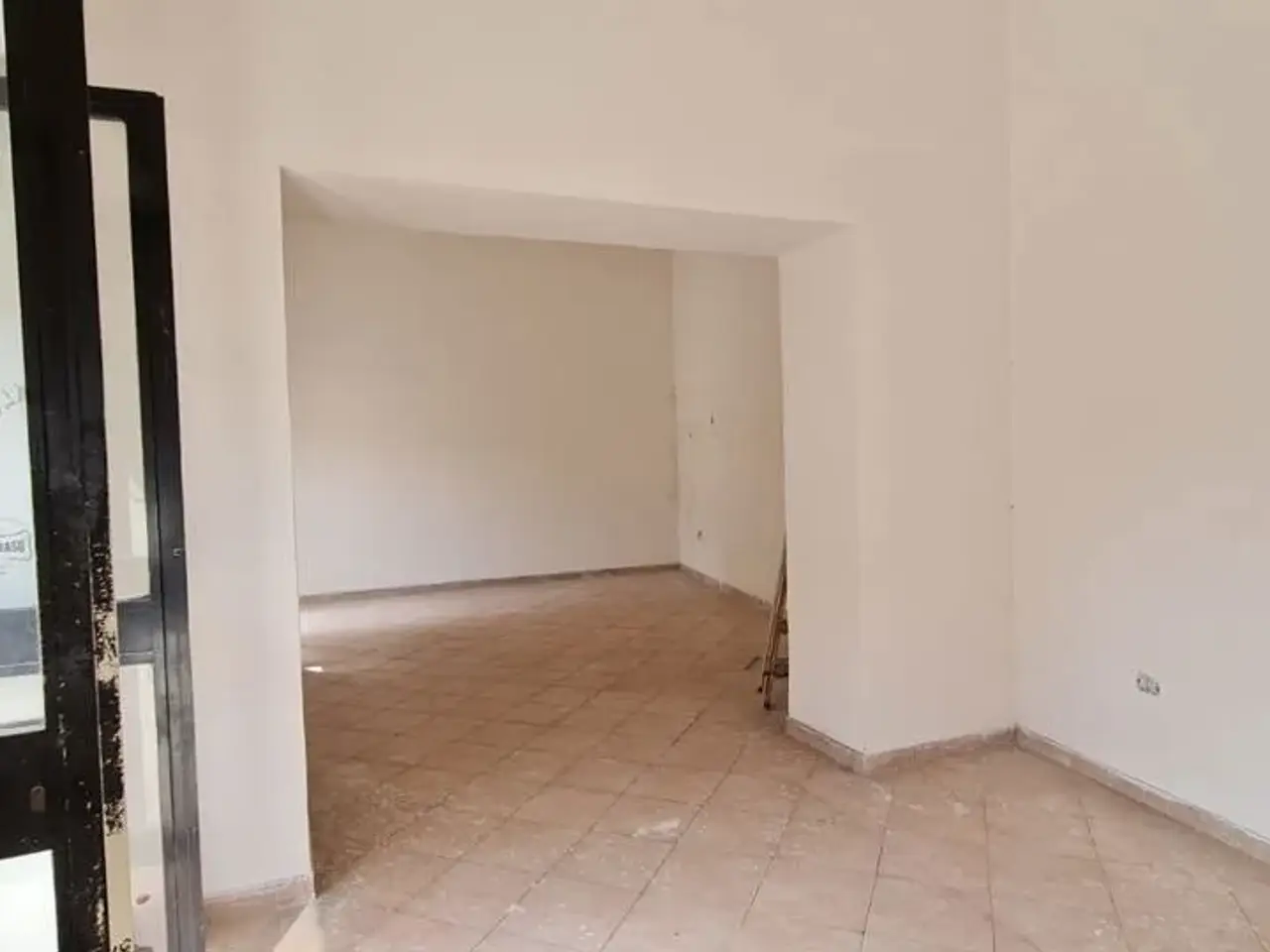 Negozio in Via San Pietro 00, Pomigliano D'Arco, {3} - Foto 1