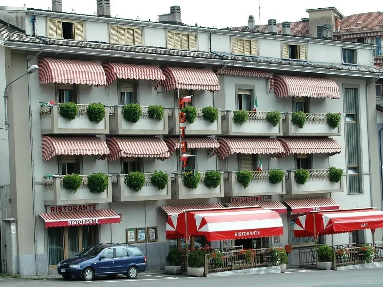 Negozio in Piazza III Alpini                 4, Perosa Argentina, {3} - Foto 1