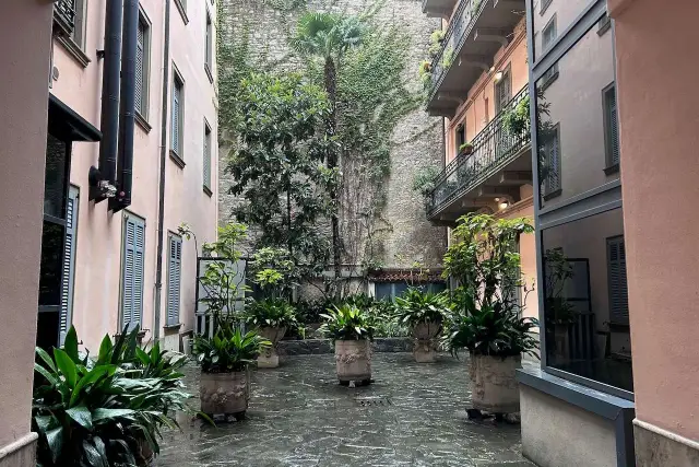 2-room flat in Viale Geno, Como - Photo 1