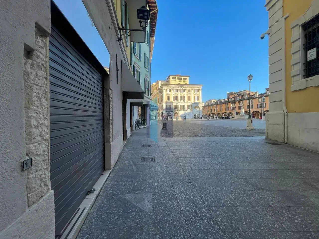 Negozio in Piazza del Mercato 11, Brescia, {3} - Foto 2