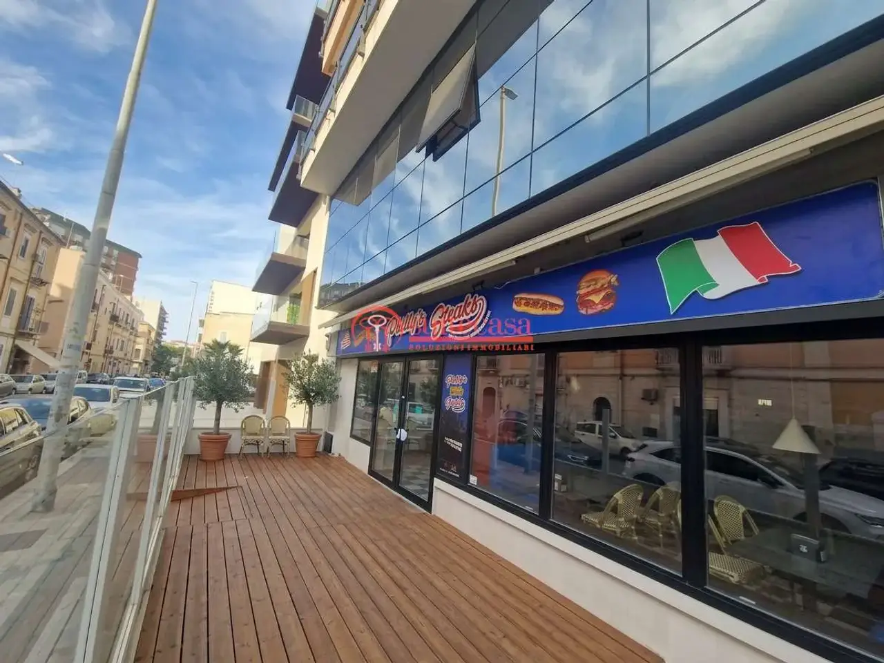 Concessionario in Via Giuseppe De Robertis 33, Trani, {3} - Foto 1