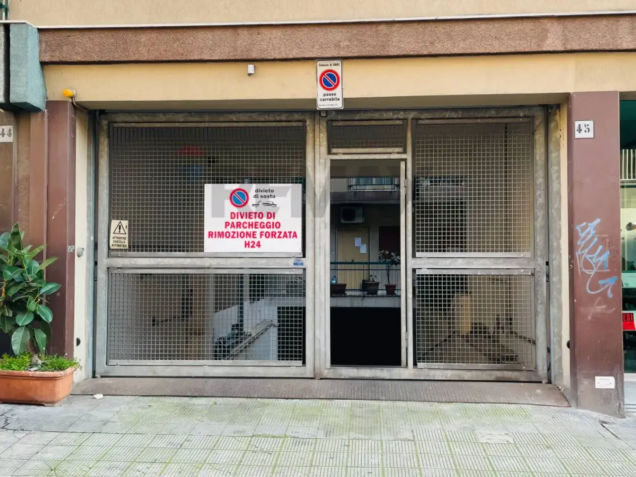 Magazzino in Via Quarto 45, Bari, {3} - Foto 1